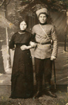 Фотопортрет парный на паспарту. Молодожёны Савины. 1917 г.
